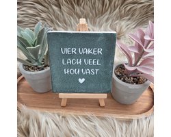 Robuust Wenstegeltje "Vier vaker lach veel" – Hip trendy tegeltje – Cadeau voor Nieuwe Woning, Housewarming of Gezinscadeau – Sfeervol en Persoonlijk - Vriend(in) - Zomaar – Trendy nu – Decoratief Tegeltje met Standaard – Cadeau Idee