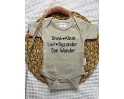 Romper - Tekst - Wonder - Gepersonaliseerd - Newborn - Baby - Kraamcadeau - Katoen - Maat 50-56 - Zand