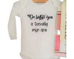 Rompertje De liefste opa is toevallig mijn opa | Lange mouw | wit | maat 74/80 | zwangerschap aankondiging opa's liefste worden voor verjaardag I love allerliefste cadeautje kind baby tekst eerste vaderdag lief beste held superman leukste mijn is de