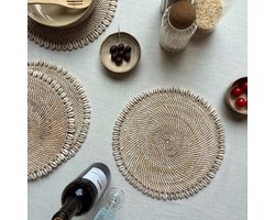 Rotan Placemat met Schelpen Whitewash - Set 4 stuks - Rieten Placemat uit Bali - Handgemaakt - Ibiza stijl - Bohemian - Boho