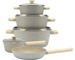 Royal Swiss Pannenset ® - Forged Pannenset - 11 delig - Met glazen deksels - Alle warmtebronnen - Antiaanbaklaag - PFAS-vrij - Marmeren coating - Inductie - Met keukenhandschoenen - Beige