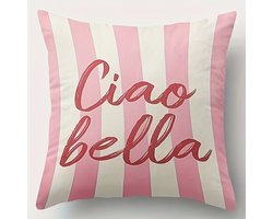 Roze Ciao Bella Kussenhoes – Roze Sierkussen met Rode Opdruk – Trendy Woondecoratie 45x45 cm