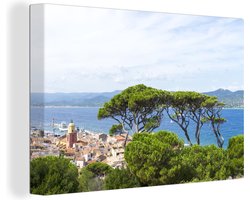 Saint-Tropez in een groene omgeving in Frankrijk Canvas 30x20 cm - klein - Foto print op Canvas schilderij (Wanddecoratie woonkamer / slaapkamer) / Europese steden Canvas Schilderijen