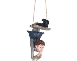 Schattige elf op schommel tuinbeeld van hars, leuke figuren voor tuinversiering, fantasie dieren en decoratieve tuinaccessoires