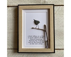 Schilderijtje 3D. A bird sitting on a tree... 16 x 21 cm.