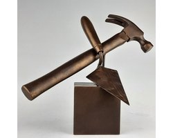 Sculptuur Klusser Hamer en troffel - 26 cm - brons kleur - polyresin