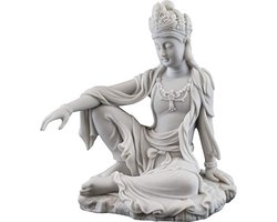Sculptuur Kwan Yin in Koninklijke Ontspanning - Boeddhistische Godin van Mededogen en Genade - Wit Marmeren Beeldje van 7,25 Inch