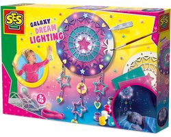 SES Creative - Galaxy - Dromen lamp - Knutselen Meisjes - Dromenvanger met Licht - Inclusief LED lampjes in 4 kleuren - Schilderen en Versieren - Vanaf 6 Jaar - Sinterklaas Cadeautjes