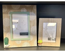 Set van 2 decoratieve houten fotolijsten "Cactus" - hout - foto formaat 10 x 15 cm + 9 x 13 cm - meerkleurig - met standaard - polyresin cactus - Woonaccessoires
