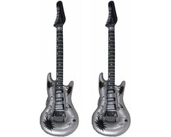 Set van 2x stuks opblaasbare speelgoed/feestartikel gitaar zilver 106 cm - muziekinstrumenten