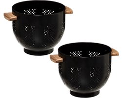 Set van 2x stuks vergiet/zeef op voet zwart 22 x 18,5 cm van ijzer met houten handvaten - Keukenvergieten