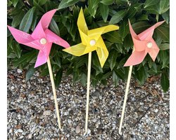 Set van 3 windmolens - kunststof+houten steker - meerkleurig - geel-oranje-roze - dia 17 cm x hoogte 48 cm - Tuinaccessoires - tuinstekers