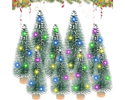 Set van 9 Mini Kerstbomen met Houten Basis en Sfeervolle String Lights - Kunststof Kerstdecoratie voor Tafel, Miniatuur Kerstversiering in 3 Maten