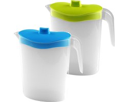 Setje van 2x stuks water/sap/schenk kannen van kunststof in blauw en groen 2.5 liter inhoud