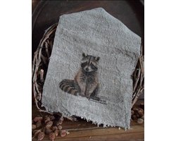 Shabby linnen doekje met afbeelding wasbeertje gekleurd / Landelijke shabby doek wasbeertje