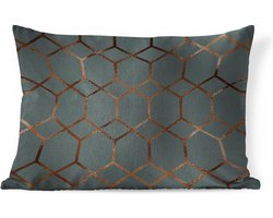 Sierkussens - Kussen - Luxe patroon van bronzen zeshoeken en ruiten tegen een donkerblauwe achtergrond - 60x40 cm - Kussen van katoen