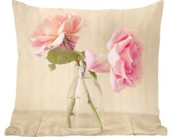 Sierkussens - Kussentjes Woonkamer - 40x40 cm - Twee roze rozen als decoratie in een glazen flesje