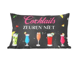 Sierkussens - Kussentjes Woonkamer - 50x30 cm - Cocktails - Cocktail glazen - Tekst - Cadeau voor vrouw - Cadeau voor man