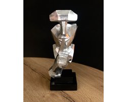 Silence zilver 35 cm hoog - polyresin - kunststof - interieur - voor binnen - interieurdecoratie - decoratiefiguur - modern - geschenk - cadeau - gift - verjaardag - Kerst - Nieuwjaar