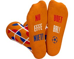 Silly Soles - Grappige Sokken Voetbal WK 2026 Oranje Cadeau - One Size Sokken met Tekst - Grappige Cadeaus voor Mannen & Dames - Verjaardag cadeau man en vrouw Socks - Geschenk Heren, Vader, Papa, Cadeautjes - Nederlandse vlag