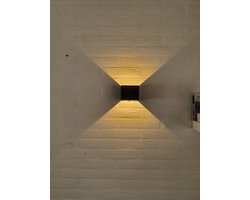 Simple Solutions Lighting® Oplaadbare Wandlamp op accu - Model 2023 - ALUMINIUM - 2700K - Wandlamp zwart - 4000Mah - 12 uur Licht - Wandlamp oplaadbaar - LED verlichting - Veranda - Overkapping - Bewegingssensor - Nachtlampje - Woonkamer