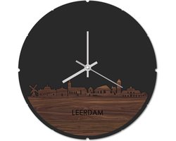 Skyline Klok Rond Leerdam Notenhout - Ø 44 cm - Stil uurwerk - Wanddecoratie - Meer steden beschikbaar - Woonkamer idee - Woondecoratie - City Art - Steden kunst - Cadeau voor hem - Cadeau voor haar - Jubileum - Trouwerij - Housewarming -