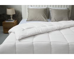 SleepMed Comfortabel dekbed gestreept - 140 x 200 cm - Wit