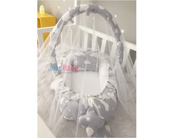 SNS Baby - Babynestje, Hoofdkussen en Klamboe - Organische Katoen - Antibacterieel Babynestje - Anti-Allergisch Babynestje - Grijs wolkenpatroon - klamboe en speelgoedhanger - 74 x 40 cm