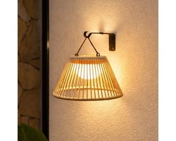 Solar wandlamp buiten 'Maris' - Oplaadbaar via USB C - Warm wit licht (2700K) - IP44 - Met Afstandsbediening - Rotan look - Tuinverlichting op zonne-energie