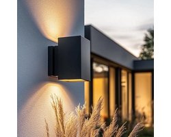 Solar wandlamp buiten 'Sverre' recht - Met bewegings- en schemersensor - Up down light - Warm wit licht (2700K0 - 50 lumen - IP54 - Tuinverlichting op zonne-energie geschikt voor schutting - Zwart