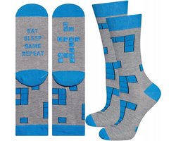 SOXO Heren Sokken 'Eat Sleep Repeat' - Maat 40-45 - Grappige Tekstsokken - Comfortabele Herenkousen - Origineel Design - Ideaal Cadeau Idee