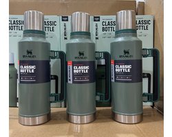 Stanley Classic Legendary Thermosfles 1.9 L - Houdt 45 Uur Warm, 2 Dagen Koud - Lekvrij - Vaatwasserbestendig - BPA-Vrij - Voor Koffie, Thee en Meer - Roestvrijstalen Thermoskan - Hammertone Green