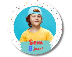 Stickers Met Foto - Gepersonaliseerd met naam en leeftijd - Verjaardag Trakteren Uitdelen - 20 stuks - 4 cm - Afbeelding - Blauw Confetti