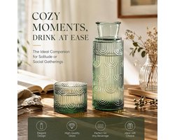 Stijlvolle 2-in-1 waterkaraf met glas en deksel, perfect voor bedside gebruik en bescherming tegen stof, 630ml.