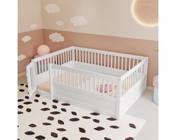 STILVORA Kinderbed 140 x 200 Cm – Vloerbed Met Hek En Deurtje – Ruime Slaapplek En Speelhoek – Massief Hout – Zonder Matras – Wit