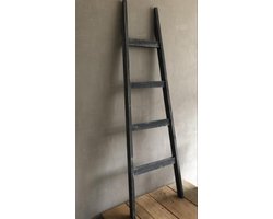 Stoere zwarte houten decoratieladder
