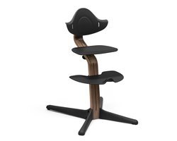 Stokke Nomi stoel, walnoot / zwart - Stimuleert actief zitten - Zonder gereedschap te verstellen - Inclusief stabiele voetsteun en anti-kantelwielen - Kan tot 150 kg dragen