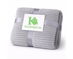 Strepen fleece deken 150x200 cm – Comfortabel & zacht – Plaid Voor bank en bed – Lichtgrijs