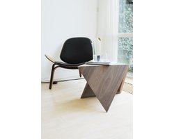 Studio Prêt. - Triangled - Bijzettafel - Notenhout - interieur - design