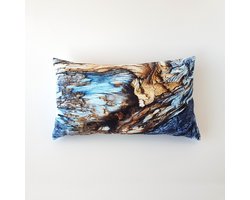 Swan Spring Raw Earth Winter Wood | Sierkussenhoes | Sneeuw Blauw | Hout Bruin | 30 x 50cm