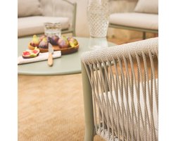 sweeek - Beige tuinset mantova van staal en kunstvezeldraad, 4 plekken, een bank, twee fauteuils, een ronde tafel