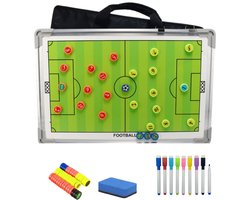 Tacktiekbord voetbal - INCLUSIEF Draagtas & Stiften! - WM Sports - coachbord voetbal - voetbal whiteboard groen - voetbal magneetbord voetbal - tactiekmap voetbal - tactiekbord voetbal met draagtas - 45.5 x 30.5 cm - groen