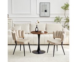 Tafel- en stoelenset. Ronde MDF-tafel van 60 cm met een zwarte steunpoot, gecombineerd met twee eetkamerstoelen met fluweel beklede rugleuningen met bloemblaadjesmotief en zwarte metalen poten. Perfect voor de woonkamer.