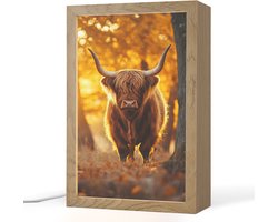 Tafellamp 20x30 cm - LED lamp - Schotse hooglander - Bos - Herfst - Dieren - Natuur - Bladeren - Decoratieve tafellampen - Dimbaar - Tafellampje slaapkamer - Woonkamer binnen