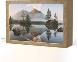 Tafellamp 30x20 cm - LED lamp - Water - Landschap - Berg - Bomen - Decoratieve tafellampen - Dimbaar - Tafellampje slaapkamer - Woonkamer binnen