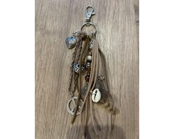 Tashanger - Cadeau - Bruin - Beige - Bohemian - Tassenhanger - Sleutelhanger - Cadeautje - Hanger - Hartje - Ibiza - Mode - Veertje - Handje Van Fatima