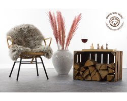 Taupe kleurige schapenvacht - Kleine taupe schaapsvacht - Schapenvel stoel bank decoratief - Decoratieve vachtje aankleding - velletje tafel