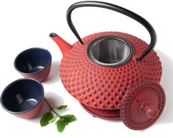 Tealøv THEE SET 1,25 LITER GIETIJZER | COMPLETE SET IN GESCHENKDOOS | Gietijzeren Theepot met Roestvrijstalen Zeef, Gietijzeren Theekopjes en Onderzetter | In Authentiek Japanse Stijl | Kambin Japans Rood