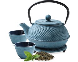 Tealøv THEE SET 800 ML GIETIJZER | COMPLETE SET IN GESCHENKDOOS | Gietijzeren Theepot met Roestvrijstalen Zeef, Gietijzeren Theekopjes en Onderzetter | In Authentiek Japanse Stijl | Arare Blauw