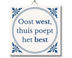 Tegeltje met Tekst van NietMokken® – Oost west, thuis poept het best – Grappig WC Cadeau voor toilet, badkamer of housewarming – Humoristisch Tegeltje met ophanghaakje – Premium verpakking, gratis viltje en ansichtkaart – Glossy